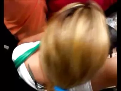 Fata blondă își demonstrează abilitățile orale înainte de a merge la filmexxx hd o plimbare cu cowgirl