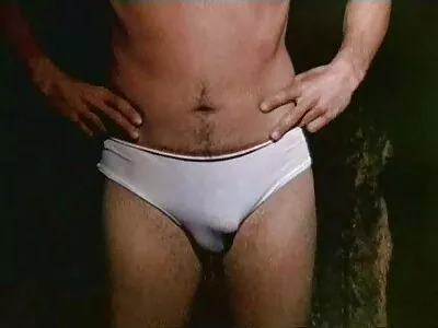 Două babe curve care sunt lovite cu sălbăticie de doi tineri fllmexxl