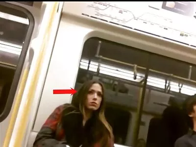Prada rotundă a unei fetițe filmexxx virgine zvelte adorată de maseuza BBC