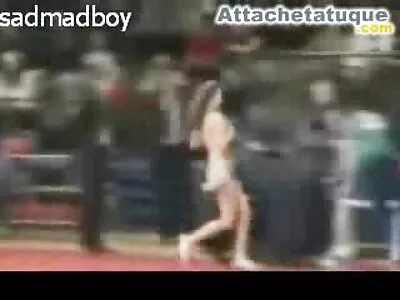 Micuța columbiană filmexxx cu amatori se distrează în fața camerei cu un penis mare