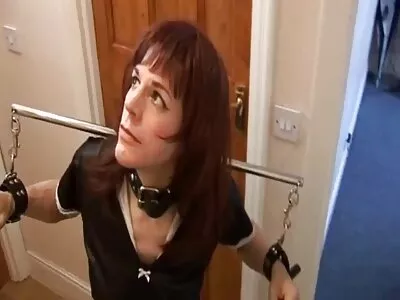 Lingând o acadea și filmexxx violuri un cocoș în același timp