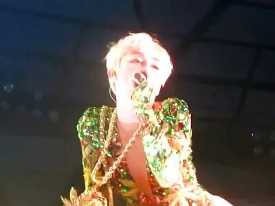 O blondă superbă este devastată de filmexxx cu grase un tip zgomotos