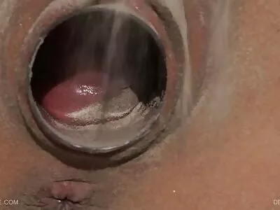 Un cuplu căsătorit pervertit are un grup de trei cu o filmexxx cu lesbiene dădacă blondă