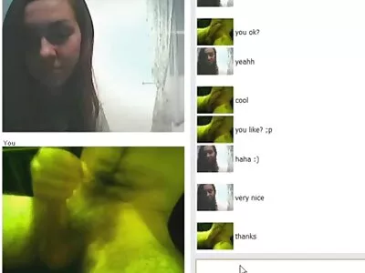 O adolescentă destul de filmexxx cu mame blondă și-a luat păsărica roz de un bătrân