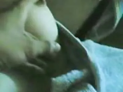 O tânără brunetă se bucură de acțiune de fetiș filmexxx in grup al picioarelor