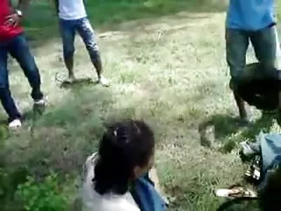Amatorul este de acord să suge penis în filmexxx lesbi public și în fața camerei