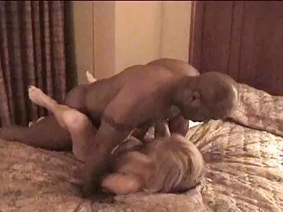 Femeie brunetă cu picioare lungi călare cu bucurie filmexxx hd pe un ciocan mare