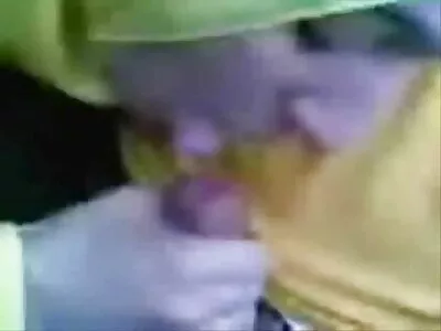 Adolescent răsfățat este dornic să călărească filmexxx cu virgine un ciocănitor gros
