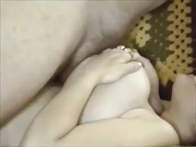 Hottie blondă zveltă filmexxx vechi în joc senzual și pervers