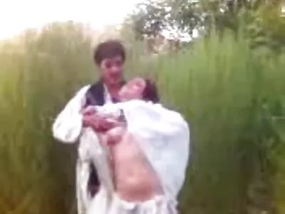 Tânăra brunetă fierbinte face o muie uimitoare filmexxx cumame în bibliotecă