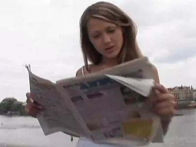 Tânără filmexxx negri curvă îndrăzneață este dicked în bucătărie
