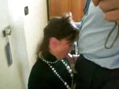 Un cuplu de amatori este filmat filmexxx lesbiene în timp ce o scot