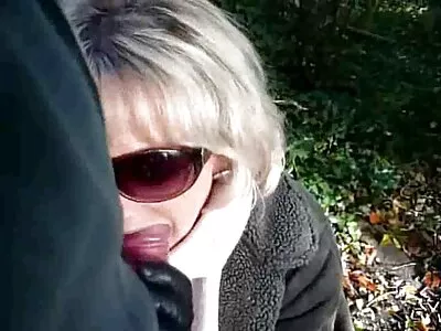 Vizita filmexxx mature lui Hottie la parc se termină cu o muie în loc de picnic