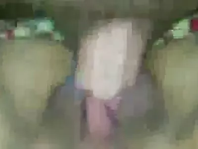 O tânără mică este dispusă să călărească filmexxx cu brunete un schlong mare acasă