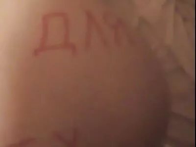 Stăpâna casei își salvează și își lovește majordomul filmexxx cu caini preferat