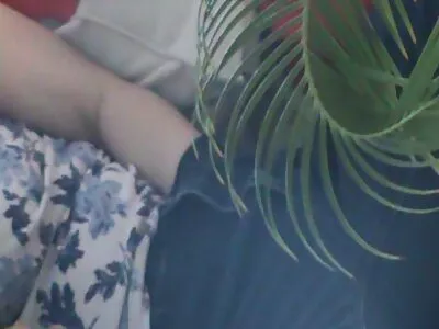 Îngrijitorii se află la kilometri și kilometri de casă, astfel încât omul filmexxx cu femei mature să poată ține unghii