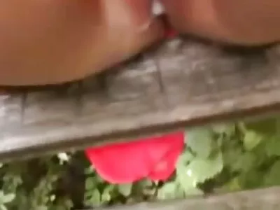 O bucată bine construită înghesuie pula filmexxx amatori într-un tutore seducător mic