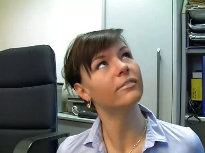 Prietenul pervers își filmează prietena filmexxx cu lezbiene fierbinte în timp ce o dracului