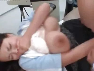 Femeie de abanos filmexxx hd tratează penisul alb cu ulcioare mari și vagin suculent