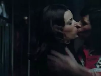 Muie în POV înainte de trecerea intensă a păsăricii într-un filmexxxlive dormitor