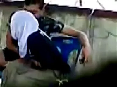 Un tip înalt îl înșeală pe GF cu colega ei de cameră curvă în baie filmexxx cu femei mature
