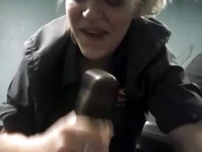 Două drăguțe europene care împart un cocoș filmexxx cu blonde delicios într-un grup de trei