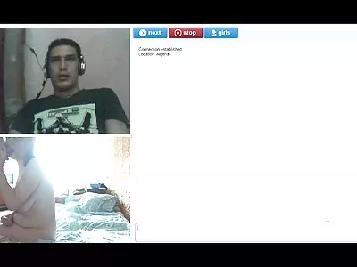 Oamenii tineri și frumoși sunt fani ai nudismului și se filmexxx mature distrează în natură