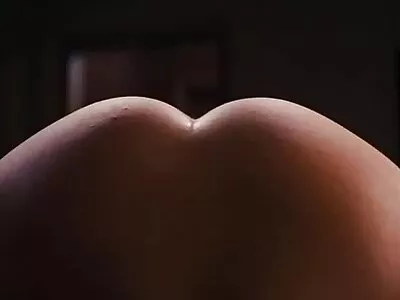 Bruneta este filmexxx gratis lovită în aer liber de o bucată
