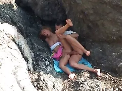 Dulce brunetă îi place să suge și să călărească filmexxx an grup bărbăția fratelui vitreg