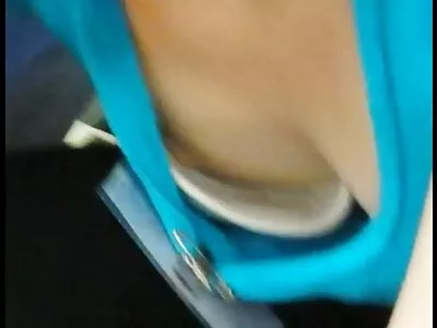 MILF latina cu busty se joacă cu un vibrator înainte filmexxx gay de a fi alături de un tip