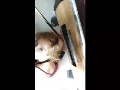 Hussy este lovită în gură de tatăl vitreg filmexxx cu mature care ejaază chiar înăuntru
