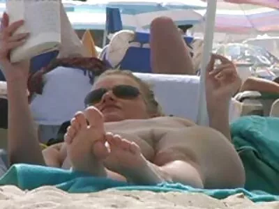 Femeia trebuie să fie perfectă, filmexxx cu blonde arătându-și abilitățile sexuale